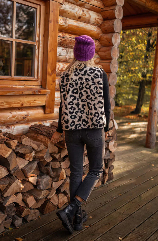 ASTRID™ | Den leopardmönstrade stickade västen